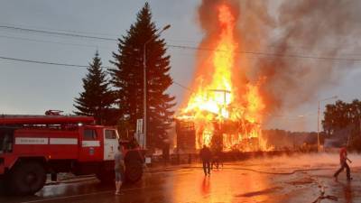 Под Томском произошёл пожар в деревянном храме