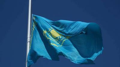 В Нур-Султане подняли главный флаг страны по случаю Дня столицы
