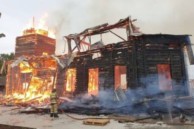 Молния спалила дотла церковь XIX века в Томске