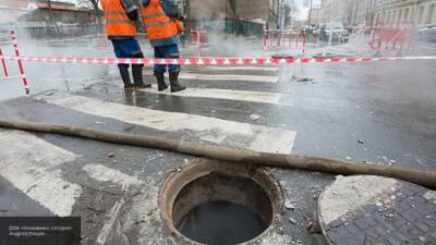 Мужчина украл канализационной люк на глазах у жителей Кемеровской области