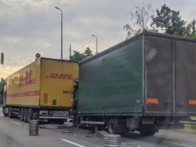 Один водитель погиб: На трассе Киев-Житомир столкнулись две фуры