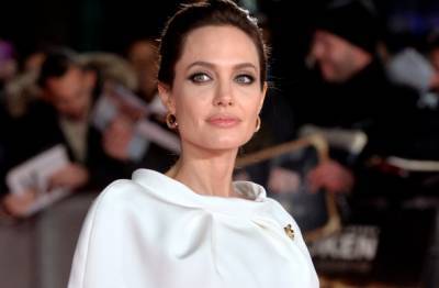 Анджелина Джоли впервые после карантина появилась на публике