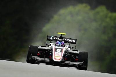 Александр Смоляр набрал очки в дебютной гонке в "Формуле-3"