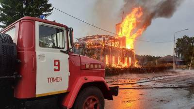 Деревянный храм XIX века загорелся под Томском