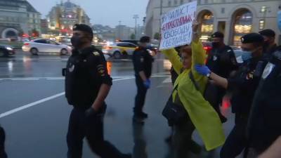 Задержанных в Москве активистов отпустили