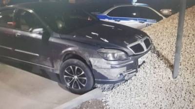 В Саратове пьяный водитель сбил пешехода и врезался в кучу щебня