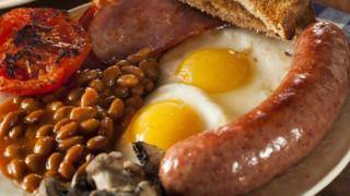 Чисто английское похмелье: помогает ли от него чисто английский завтрак?