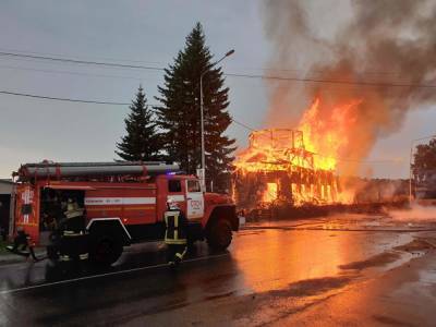Под Томском из-за удара молнии сгорела деревянная церковь XIX века