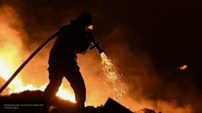 Ночью пожарные потушили три загоревшихся автомобиля в Твери