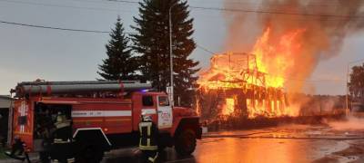 В Томской области сгорел деревянный храм XIX века (ВИДЕО)