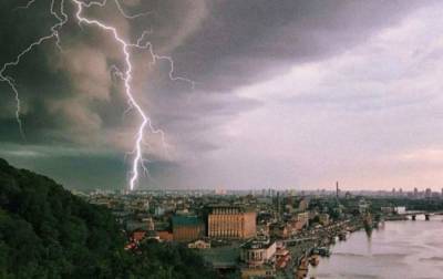 Град, шквалы и грозы: синоптики предупредили об ухудшении погоды в Украине