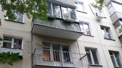 В Воронеже юноша выпал с балкона многоэтажки