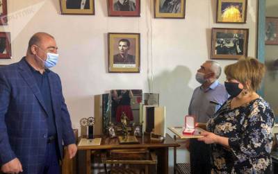 Почетный гражданин не только в сердцах: как в Гюмри отметили 90-летие Фрунзика Мкртчяна