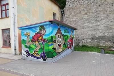 Новое граффити обсуждают в Пскове