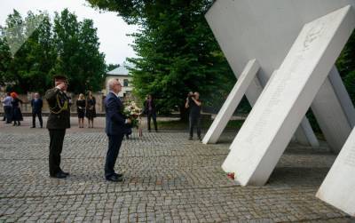 Вчера в Латвии вспоминали жертв Холокоста, а сегодня говорят спасибо легионеру СС