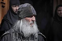 Сторонники мятежного схиигумена Сергия не договорились, пускать ли прихожан в монастырь