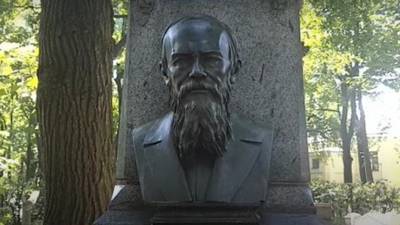 В Петербурге отреставрировали памятник Достоевскому к 200-летию писателя