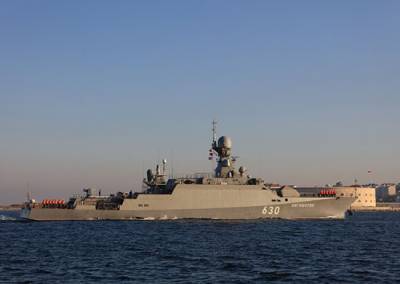 Ракетные корабли разыграли морской бой на учениях в Черном море