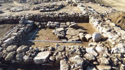 Столичные археологи продолжили раскопки на хоре Херсонеса