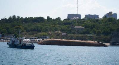 Зеленский ознакомился с ходом работ по подъему танкера "Делфи", который потерпел крушение на побережье Одессы