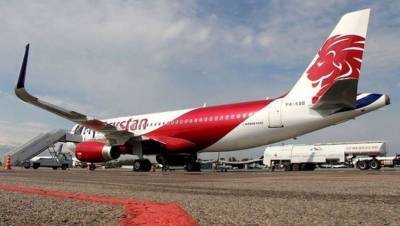 Рейс из Павлодара в Алматы задержали из-за попавшей в самолёт молнии
