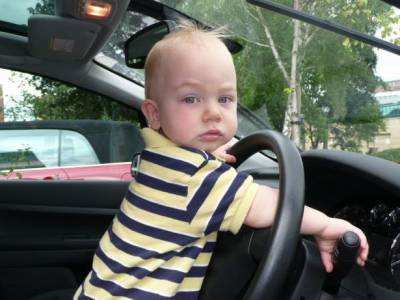В Белгороде ребенка заперли в машине в 37-градусную жару