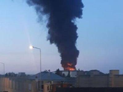 В Баку загорелась фабрика по производству красок