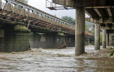 Паводок во Львовской области: уровень воды поднимется на 3 метра