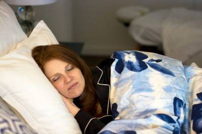 Вы рискуете здоровьем, когда спите так: Врач перечислил самые опасные позы