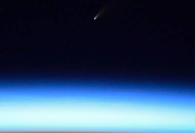 Космонавт Иван Вагнер сфотографировал яркую комету с борта МКС