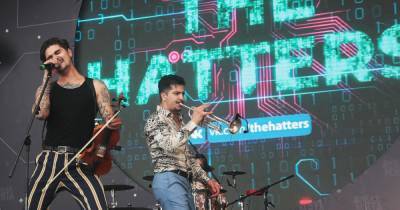 Музыканты The Hatters открыли сезон автоконцертов в Москве