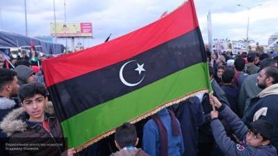 Ливийцы готовят площадь Аль-Киш в Бенгази к проведению митинга против вторжения Турции