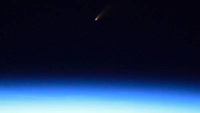 С МКС сделали фото кометы - ярчайшей за последние семь лет