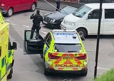 Неизвестный открыл стрельбу на детской площадке в Лондоне