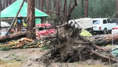 Мощная гроза разрушила туристический лагерь в Красноярском крае