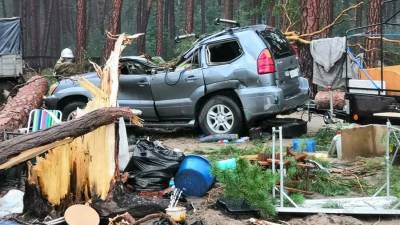 Спасатели разобрали завалы в разрушенном ветром лагере под Красноярском