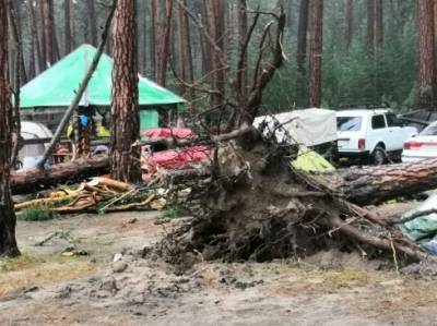 Ураган снес палаточный лагерь в Красноярском крае: есть жертвы