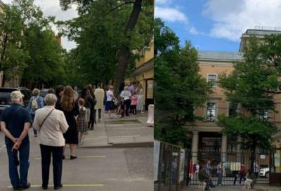 Ботанический сад Петербурга собрал огромные очереди в третий день работы