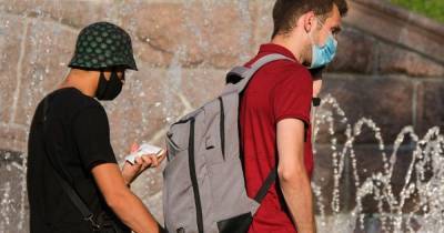 В Украине резко возросло количество смертей от коронавируса: заразившихся за сутки более 800 человек