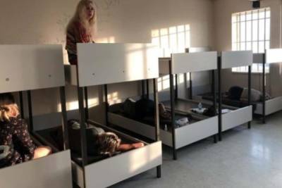 В аэропорту Афин задержали 17 украинцев из-за того, что они граждане третьих стран: в изоляторы поместили даже детей