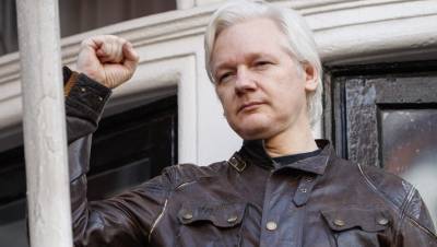Основателя Wikileaks оставили без Интернета и связи из-за твитов по "делу Скрипаля"