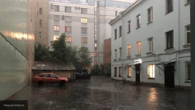 МЧС предупредило о ливнях и грозах в Петербурге 5 июля