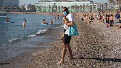 Треть россиян отложили деньги на отдых за границей, показал опрос