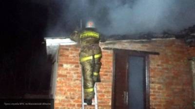 Двое мужчин сгорели при пожаре в бараке в Свердловской области