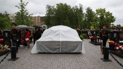 В Петербурге открылся памятник погибшим в Баренцевом море подводникам