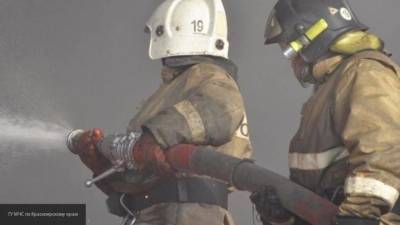 Двое человек погибли во время пожара в бараке в Свердловской области