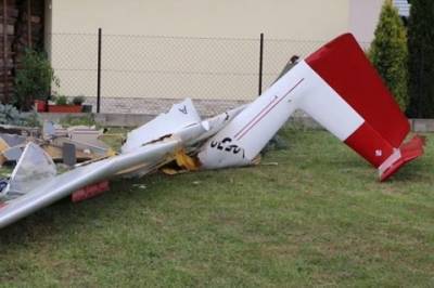 В Польше самолет упал на территории частного дома