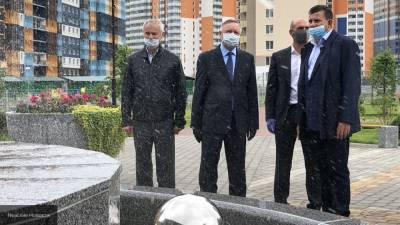 Беглов преподнес петербуржцам подарок в виде нового фонтана на площади Солнца