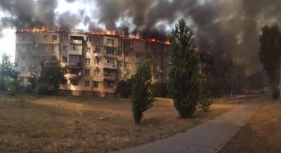 В Новой Каховке горит пятиэтажка (фото, видео)