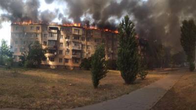 В Новой Каховке вспыхнул масштабный пожар, огнем охвачена пятиэтажка